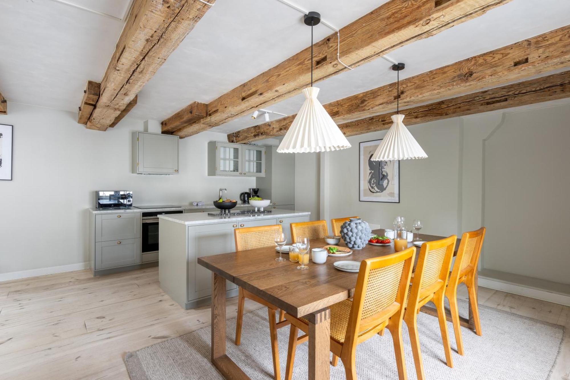 City Apartment With Exposed Ceiling Beams København Eksteriør billede